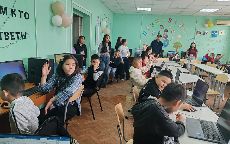 Будущее науки начинается с улыбки: в ТувГУ открылась летняя научная школа «Познавай-ка!»